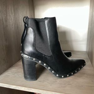 Charles David Studded Dodger Chelsea Boot - Size 7